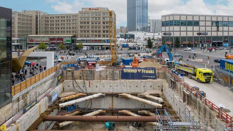 Am Alexanderplatz in Berlin hat Stump-Franki die Baugrube für den ABC-Tower fertiggestellt. | Foto: PORR