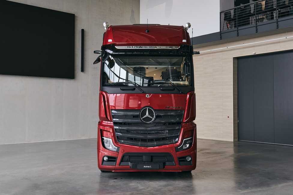 Mercedes-Benz stellt zweite Generation der Mirror-Cam für Lkw vor