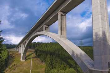 Studie: Marode Straßen bedrohen Baustofflogistik