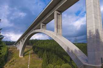 Studie: Marode Straßen bedrohen Baustofflogistik