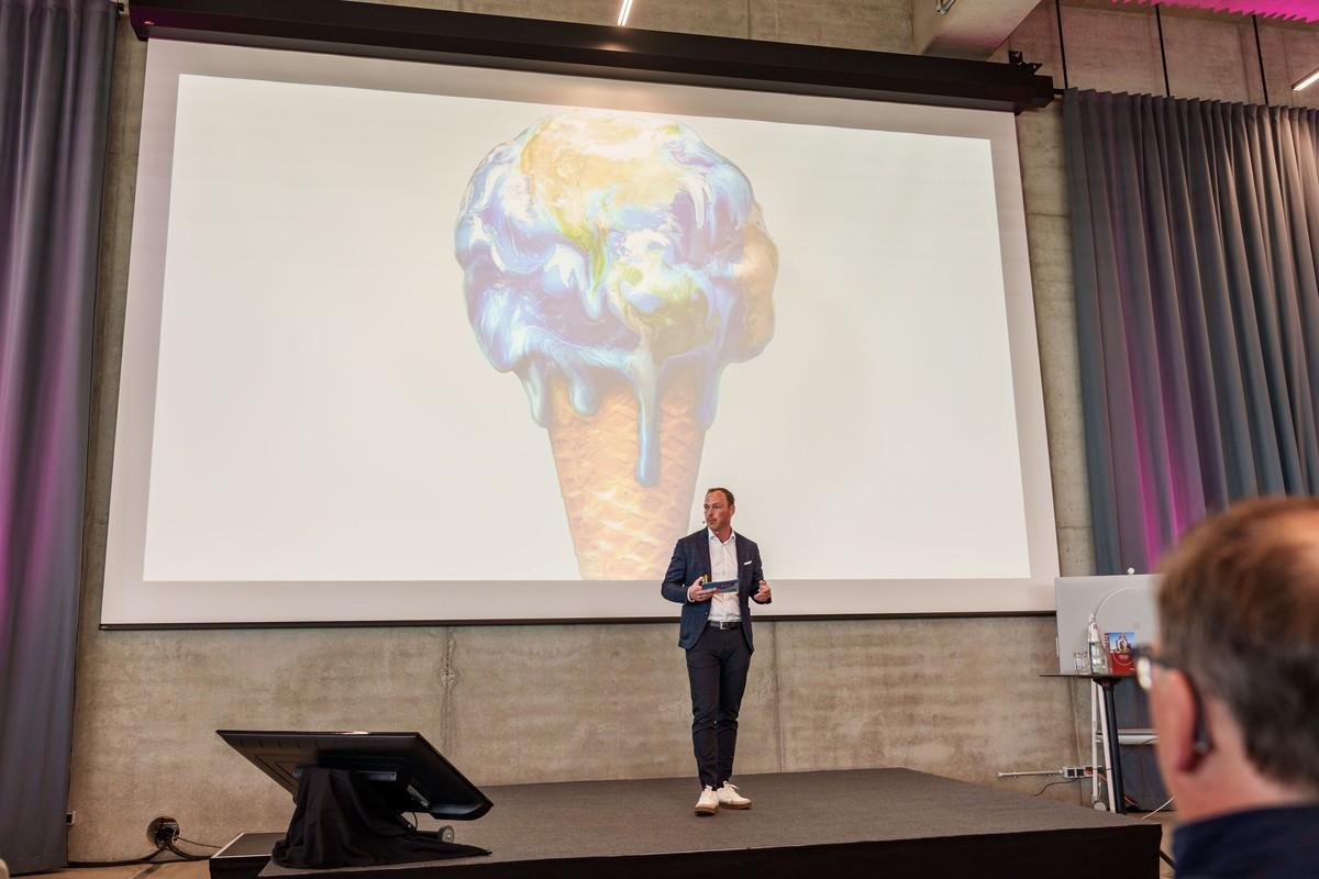 Eine große Bandbreite innovativer Ideen und Visionen: Coreum-Geschäftsführer Björn Hickmann auf der zweitägigen Zukunftskonferenz „BAM 2023“. | Foto: Coreum GmbH