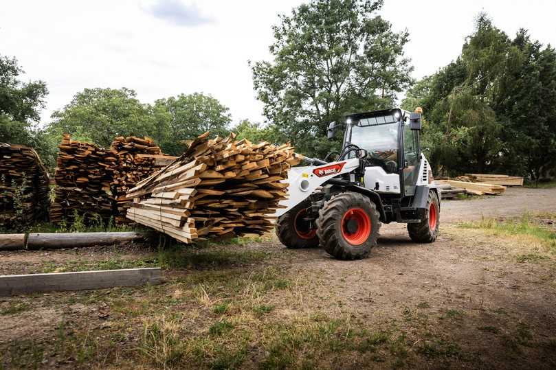 Mehr Fahrkomfort beim Bewegen schwerer Lasten in der Schaufel oder auf der Palettengabel und weniger Materialverlust während der Fahrt verspricht die überarbeitete Ausleger-Schwingungsdämpfung von Bobcat. | Foto: Bobcat