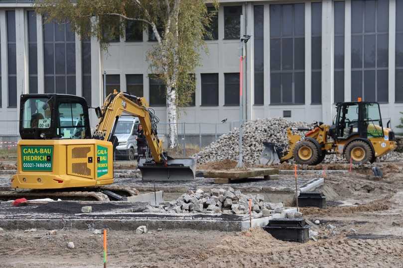 Aktuell legen Cat Mobilbagger, Minibagger, Radlader und Walze einen neuen Parkplatz rund um das Sportforum Berlin im Bezirk Lichtenberg an. | Foto: Zeppelin