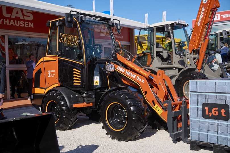 Mit Diesel oder vollelektrischem Antrieb: In der Elektroversion hat der neue Weycor-Radlader der 3er-Baureihe 22 kW Motorleistung und bis zu 44 kWh Batteriekapazität. | Foto: Atlas Weyhausen Mit Diesel oder vollelektrischem Antrieb: In der Elektroversion hat der neue Weycor-Radlader der 3er-Baureihe 22 kW Motorleistung und bis zu 44 kWh Batteriekapazität. | Foto: Atlas Weyhausen