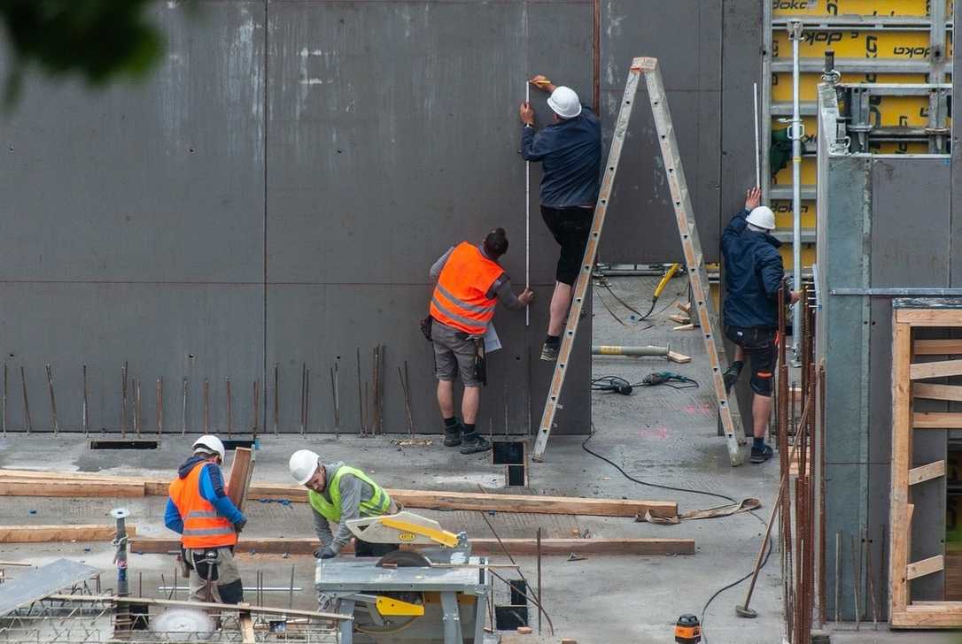 Neuer Tarifvertrag: Deutliche Lohnsteigerungen im Bauhauptgewerbe 2025