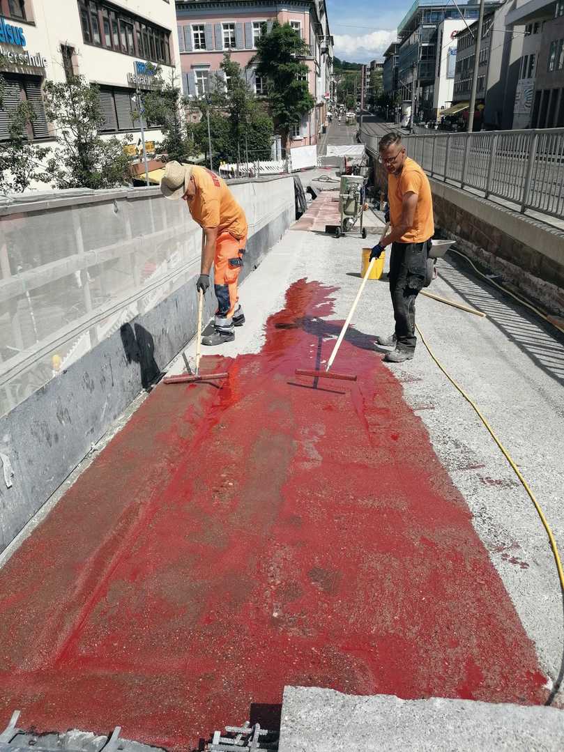 Versiegelung der Stadtbahnbrücke Freiburg | Foto: Tobias Pfleghar