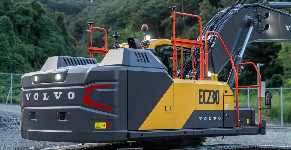 Volvos mittelschwerer Raupenbagger EC230 zeigt sich 2024 runderneuert: Hydrauliksystem und Maschinensteuerung wurden verbessert, und die Kabine ist nun noch komfortabler. | Foto: Volvo CE