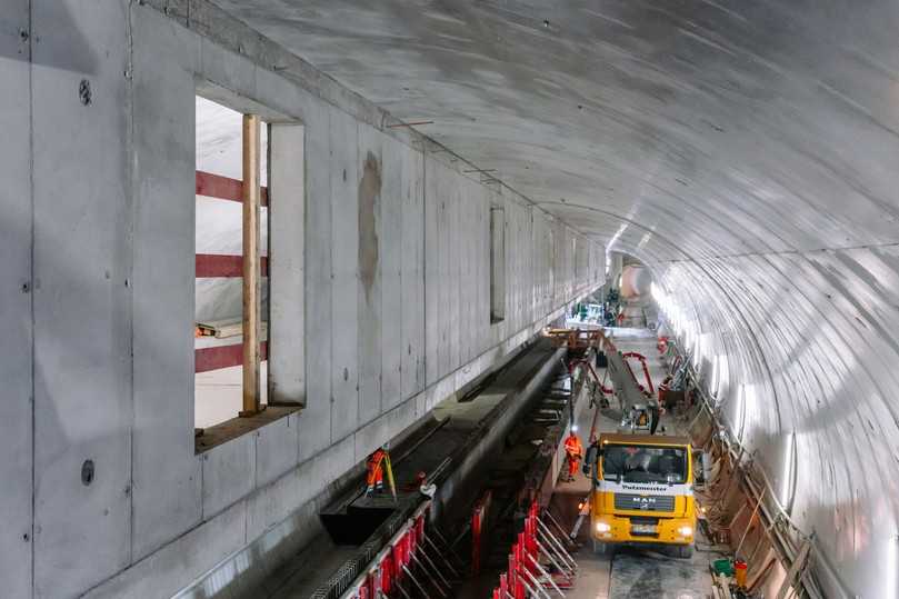 Links im Bild der Entrauchungskasten mit Öffnungen, durch die Luft/Rauch eingezogen werden kann. | Foto: Noe