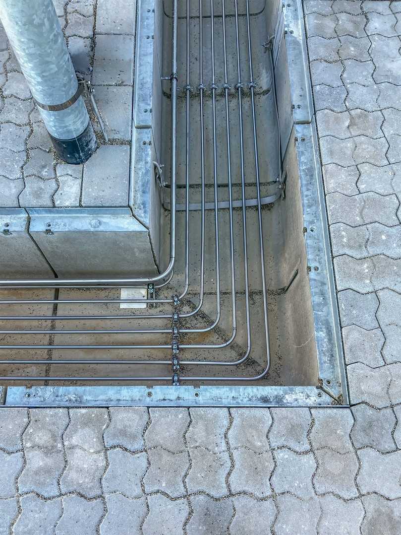 Die Wasserstoffleitungen sind in den Versorgungkanälen Bircocanal verschraubt. Die Leitungen sind übersichtlich und leicht zugänglich für Wartung oder Reparaturen. | Foto: Birco GmbH Die Wasserstoffleitungen sind in den Versorgungkanälen Bircocanal verschraubt. Die Leitungen sind übersichtlich und leicht zugänglich für Wartung oder Reparaturen. | Foto: Birco GmbH