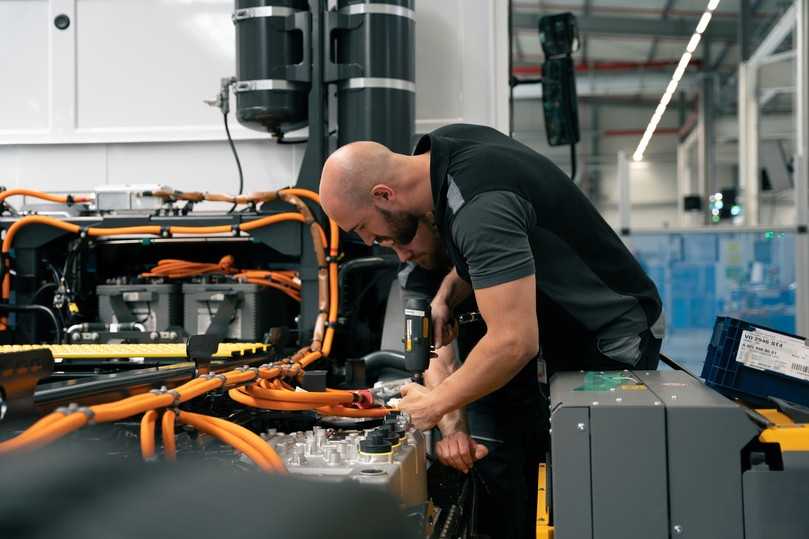 Die Endmontage des eActros 600 erfolgt in Wörth. Wichtige Komponenten stammen auch aus Mannheim, Kassel und Gaggenau. | Foto: Mercedes-Benz Trucks