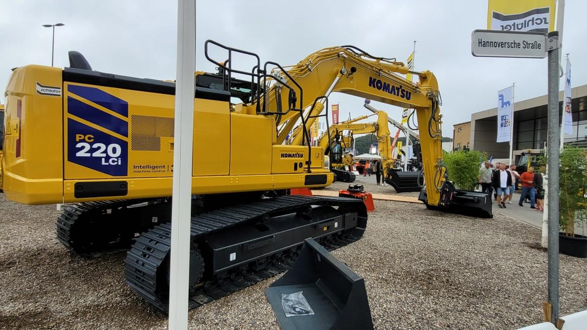 Schlüter Baumaschinen stellte auf seinem NordBau-Stand unter anderem den neuen PC220 LCi Kettenbagger von Komatsu mit integrierter 3D-Maschinensteuerung vor. | Foto: B_I MEDIEN/Brinkmeier