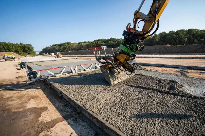 Für den Beton wurden 70 Prozent der Gesteinskörnung in RC-Material Typ 1 und klinkerarmer CEM III/A 42,5 N gewünscht. | Foto: Heidelberg Materials AG/Aleksej Keksel Für den Beton wurden 70 Prozent der Gesteinskörnung in RC-Material Typ 1 und klinkerarmer CEM III/A 42,5 N gewünscht. | Foto: Heidelberg Materials AG/Aleksej Keksel