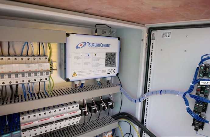 Tsurumi-Connect: Die Elektronikbox im Schaltschrank überwacht und steuert mehrere Pumpen oder weitere Geräte auch anderer Hersteller. | Foto: Tsurumi