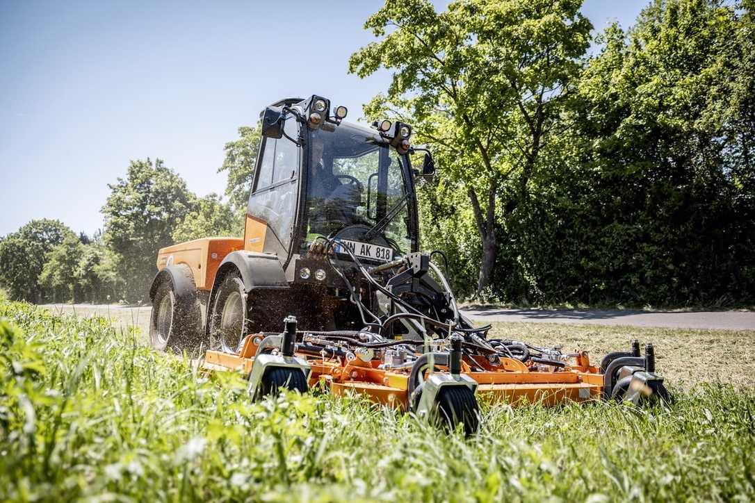 Kärcher Municipal auf der Demopark 2023 mit dem Holder S 75