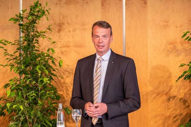 Lutze von Wurmb, Präsident des Bundesverbands Garten-, Landschafts- und Sportplatzbau, auf der digitalen Live-Pressekonferenz zur GaLaBau 2022. | Foto: Thomas Geiger