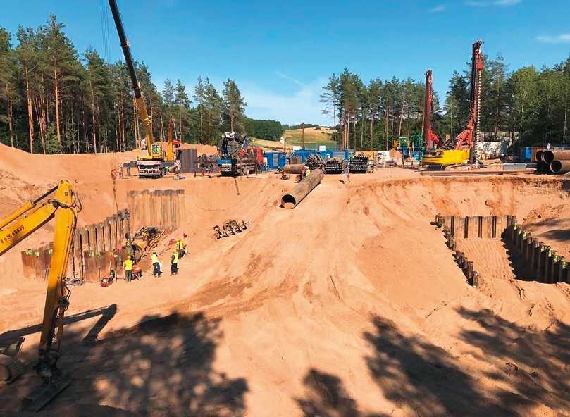 Links und rechts jeweils die Startgruben des Bohrpressverfahren für HDD1 und HDD2 | Foto: LMR Drilling