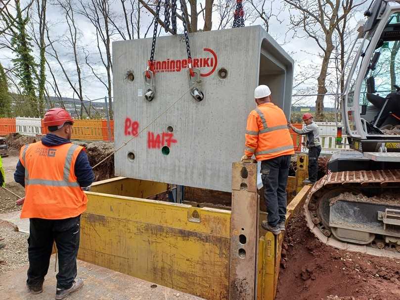 Die Mischwasserrückhaltung erfolgt kaskadenförmig über 9 Sonderbauwerke vom Betonwerk Hans Rinninger u. Sohn GmbH u. Co. KG. | Foto: Peter Gross Infrastruktur GmbH & Co. KG