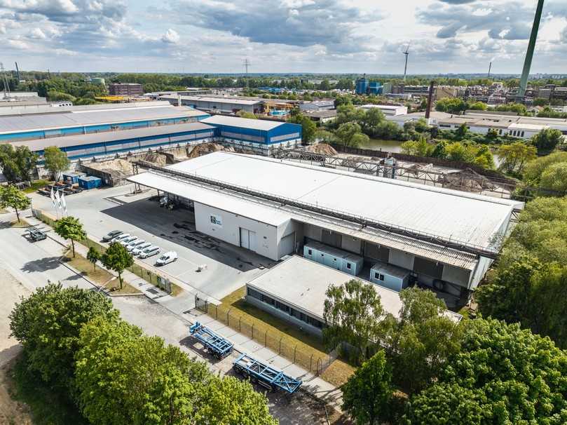 Bauer Resources bereitet den Bodenaushub der Hamburger Energienetze in ihrem 4.500 Qudratmeter großen Bodenreinigungszentrum wieder auf. | Foto: Bauer Resources Bauer Resources bereitet den Bodenaushub der Hamburger Energienetze in ihrem 4.500 Qudratmeter großen Bodenreinigungszentrum wieder auf. | Foto: Bauer Resources
