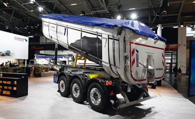 Schmitz Cargobull hat sein S.KI-Kippsattel komplett überarbeitet und bis zu 230 kg leichter gemacht. | Foto: QUATEX