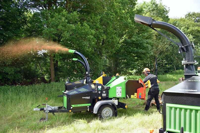 Stammholz bis 165mm Durchmesserwird kraftvoll zu Hackschnitzel in G50 Qualität verwandelt. | Foto: es