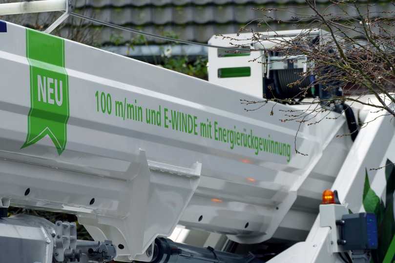 Durch seine E-Winde mit Energierückgewinnung benötigt der Anhängerkran deutlich weniger Energie. | Foto: Böcker Durch seine E-Winde mit Energierückgewinnung benötigt der Anhängerkran deutlich weniger Energie. | Foto: Böcker