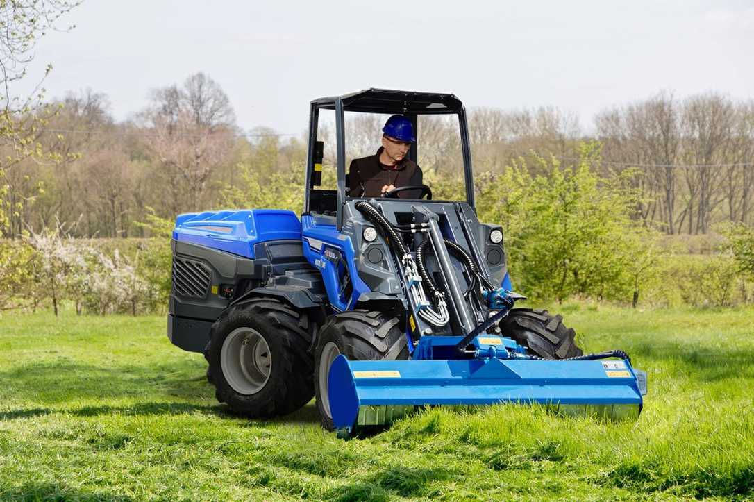 Radlader: Multione will in GaLaBau, Baugewerbe, Forsttechnik in Deutschland mehr Präsenz