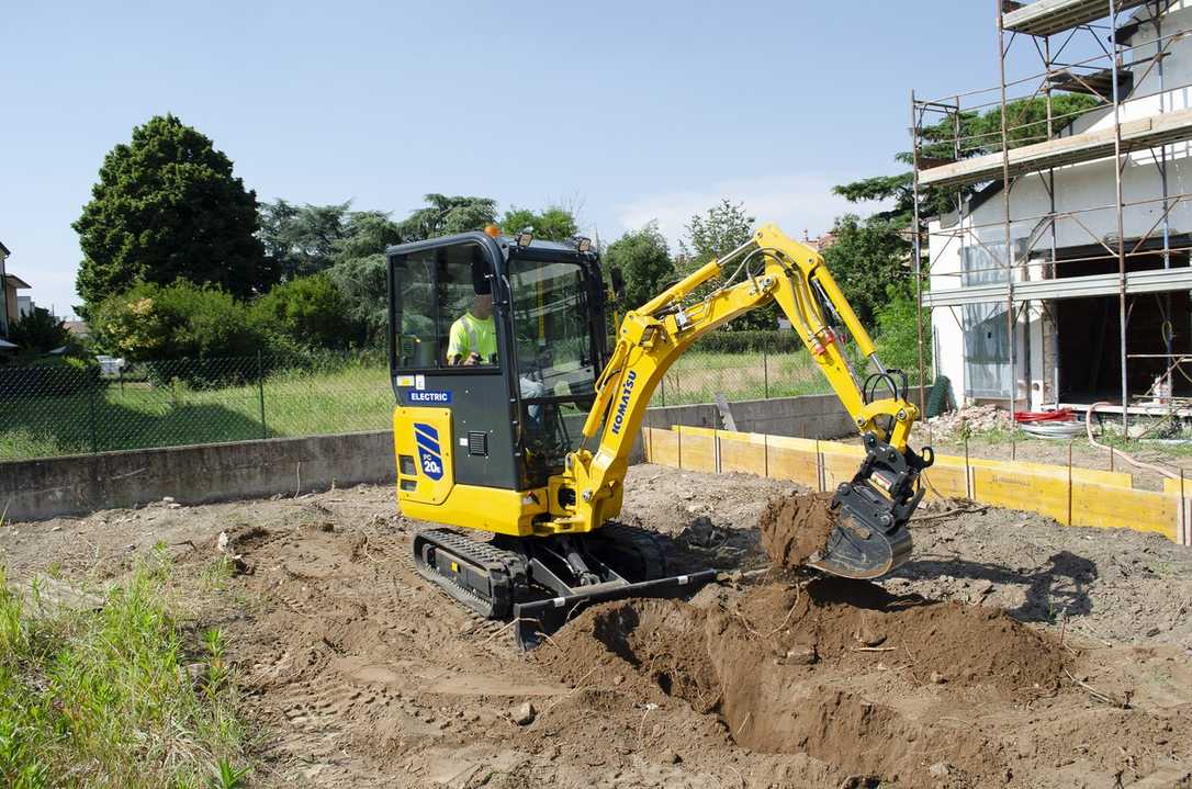 Komatsu bringt neuen Elektro-Minibagger PC20E-6 für emissionsfreies Arbeiten auf den Markt