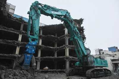 Kobelco bringt Abbruchbagger-Gigant nach Deutschland