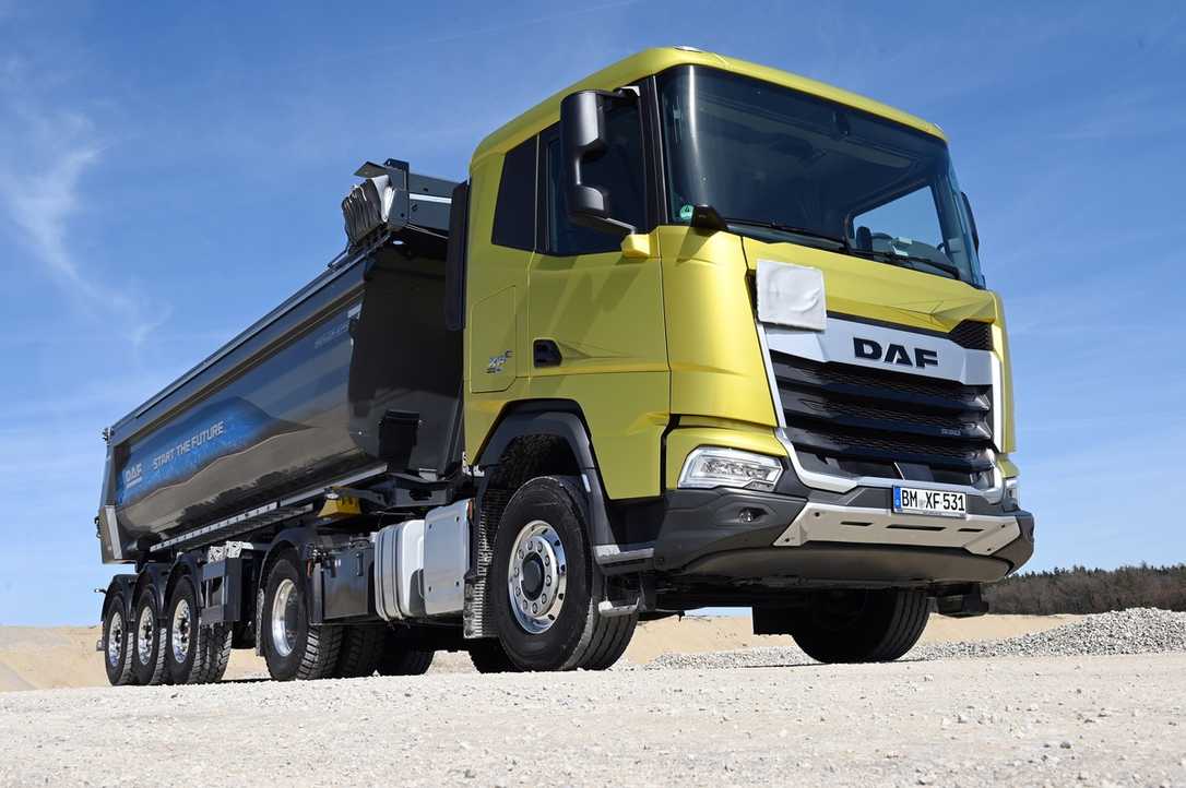 Im Test: Kippsattelzugmaschine DAF XFC 530 FT mit PXP fürs Baugewerbe