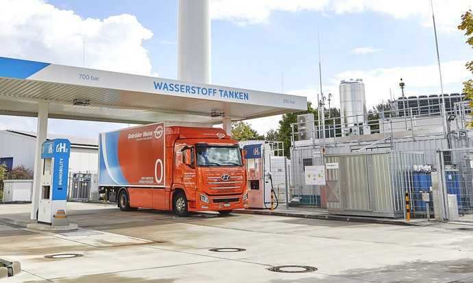 Hyundai verkauft seinen Xcient Fuel Cell mit Wasserstoffantrieb und für 40 t Gesamtzuggewicht auch in Deutschland. | Foto: Hyundai