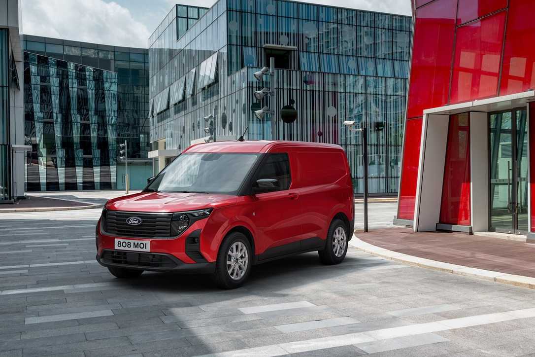 Der neue Ford Transit Courier bietet kompakte Geräumigkeit: demnächst auch als E-Auto