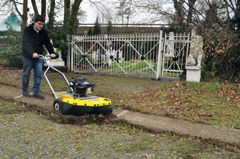 Für ein sicheres Arbeiten sorgen der Automatikbetrieb und das Schwadblech. | Foto: Westermann