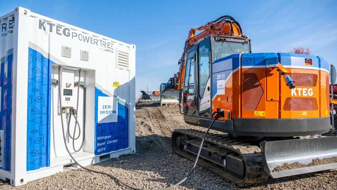 Baustellen-Ladestation KTEG Powertree auf der Demonstrationsmesse Tiefbau Live Karlsruhe