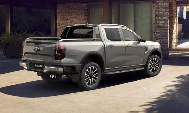 Das neue Spitzenmodell ist ausschließlich als Doppelkabine mit fünf Sitzen zu haben. Die praktische Dachreling sowie die Soft-Close-Heckklappe gehören beim Pick-up Ranger Platinum zum Serienumfang. | Foto: Ford