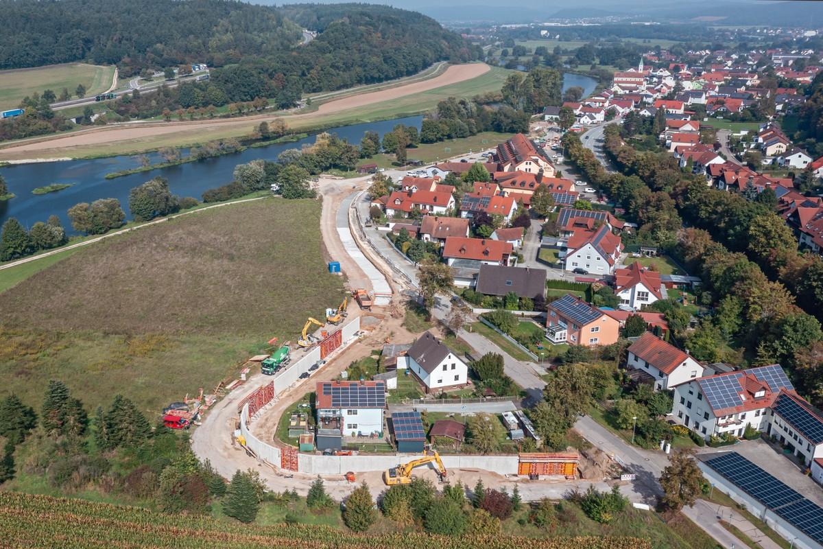 Die Hochwasserschutzmaßnahme soll künftig die Gemeinde Zeitlarn auch vor einem Jahrhundert-Hochwasser zuverlässig schützen. | Foto: Andreas Tausend