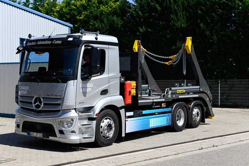 Mercedes-Benz eActros 300 6x2 mit Palfinger-Absetzkipper | Foto: QUATEX