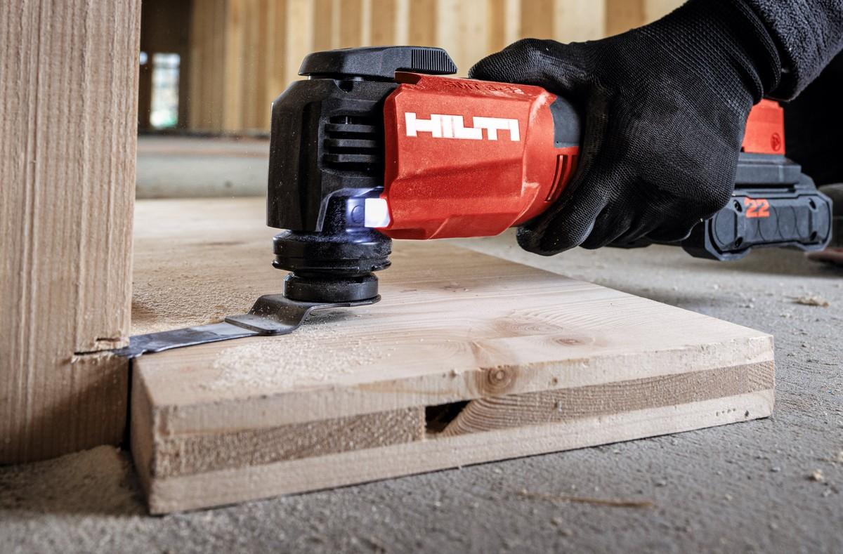 Vielerlei Holzarbeiten, wie Tauchschnitte oder Ausschnitte können mobil, schnell und präzise ausgeführt werden. | Foto: Hilti