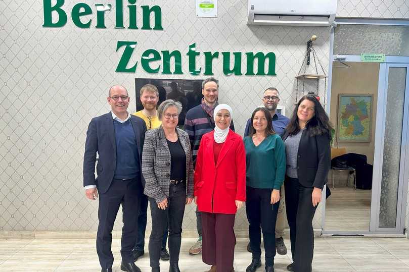 Die Delegation aus Niedersachsen beim Besuch in der Sprachschule Berlin Zentrum, offizieller Partner des Goethe-Instituts in Usbekistan. | Foto: Bau-ABC Rostrup