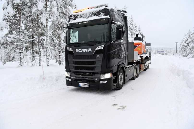 Das Flaggschiff Scania 770 S als Zugmaschine für einen Tieflader verfügt über die neue Highline XL-Kabine, die der Besatzung 30 cm mehr Länge beschert. | Foto: Quatex