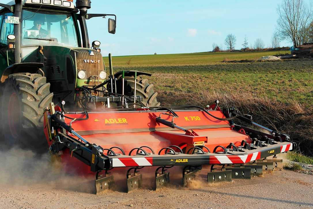 Adler auf der Agritechnica: Gegen Schnee, Wildkraut und Schmutz