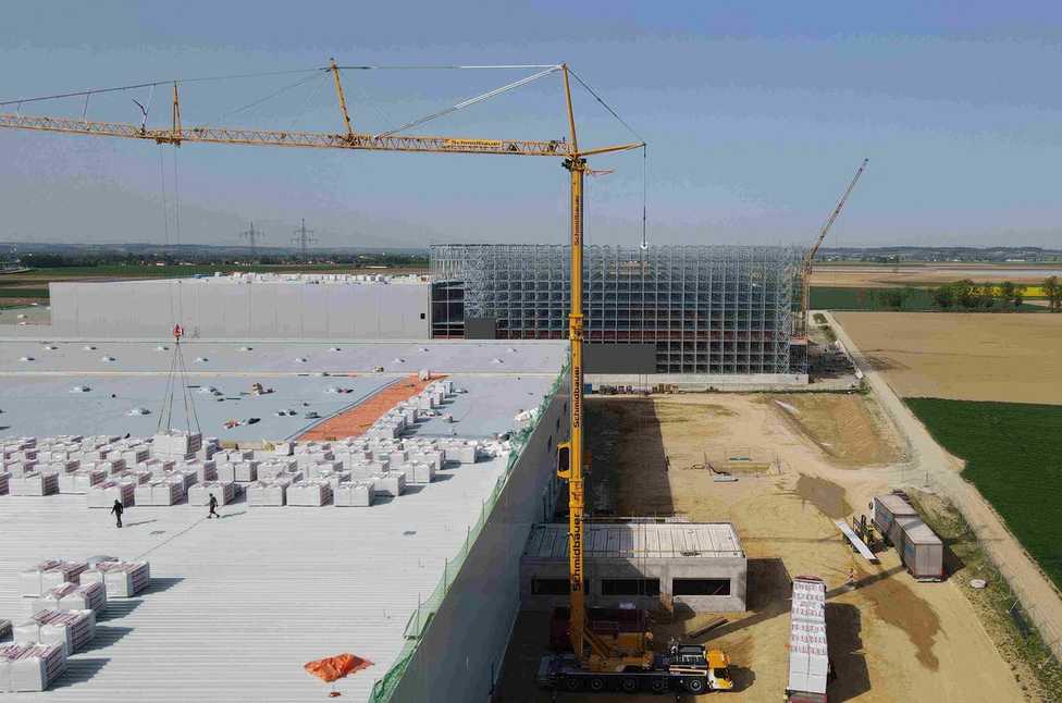 Mineralwolle-gedämmte Metallfassade für ein Logistikzentrum