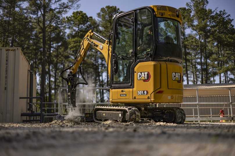 Prototyp auf der bauma 2022: Cat Minibagger 301.9 electric mit knapp 2 t Einsatzgewicht und 32 kWh-Batterie mit 48 V. | Foto: Caterpillar/Zeppelin