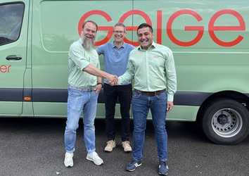 Hille übergibt an Kara