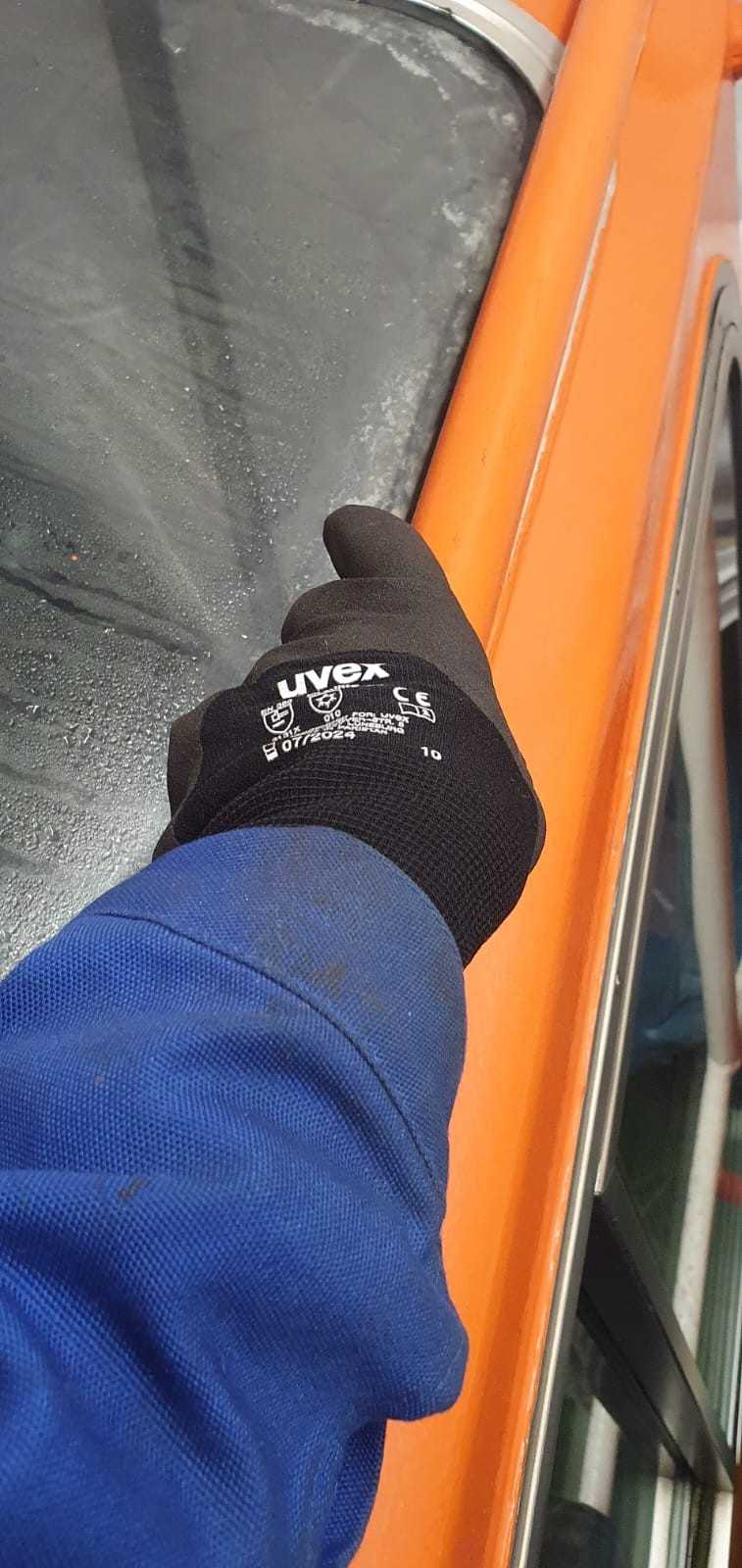 Bei Temperaturen unter 0 Grad und Arbeiten am Stahl hat sich der Handschuh als extrem robust und zuverlässig erwiesen. | Foto: Justus Meyer