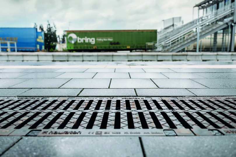 Drainfix Clean Rinnen halten auf den Bahnsteigen Schadstoffe dauerhaft zurück | Foto: Hauraton