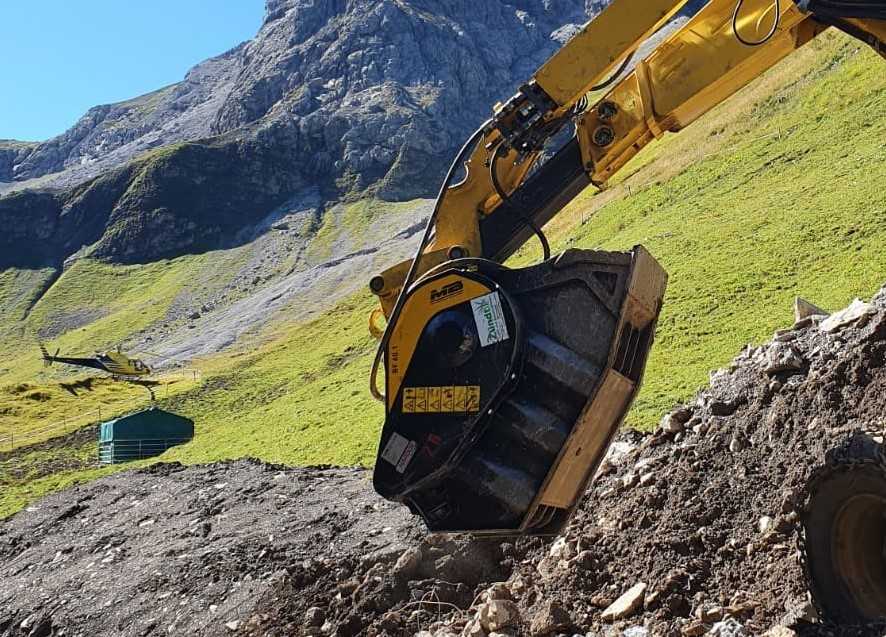 Bauschuttrecycling: Backenbrecherlöffel macht Flug über die Alpen