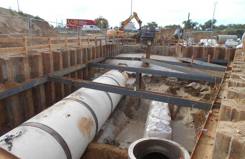 Verfüllen der Baugruben mit vor Ort aufbereitetem Flüssigboden | Foto: Ingenieurgesellschaft Prof. Dr.-Ing. E. Macke mbh