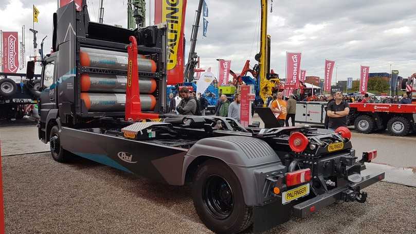 Der PH2P Truck mit elektrisch betriebenem Palfinger-Hakengerät auf der Bauma 2022. | Foto: B_I/BB