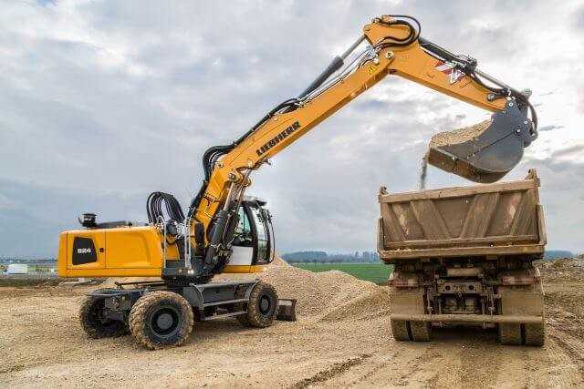 Leistungsfähig und wirtschaftlich: der Liebherr-Mobilbagger A 924 Litronic. | Fotos: Liebherr