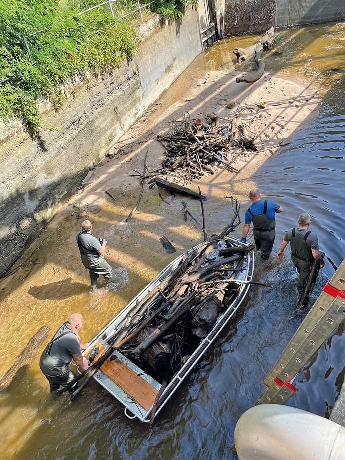 Räumungsarbeiten im Flussbett vor der Installation | Foto: Primus Line